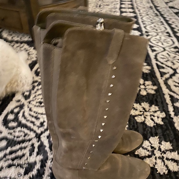 Boots - Picture 1 of 4
